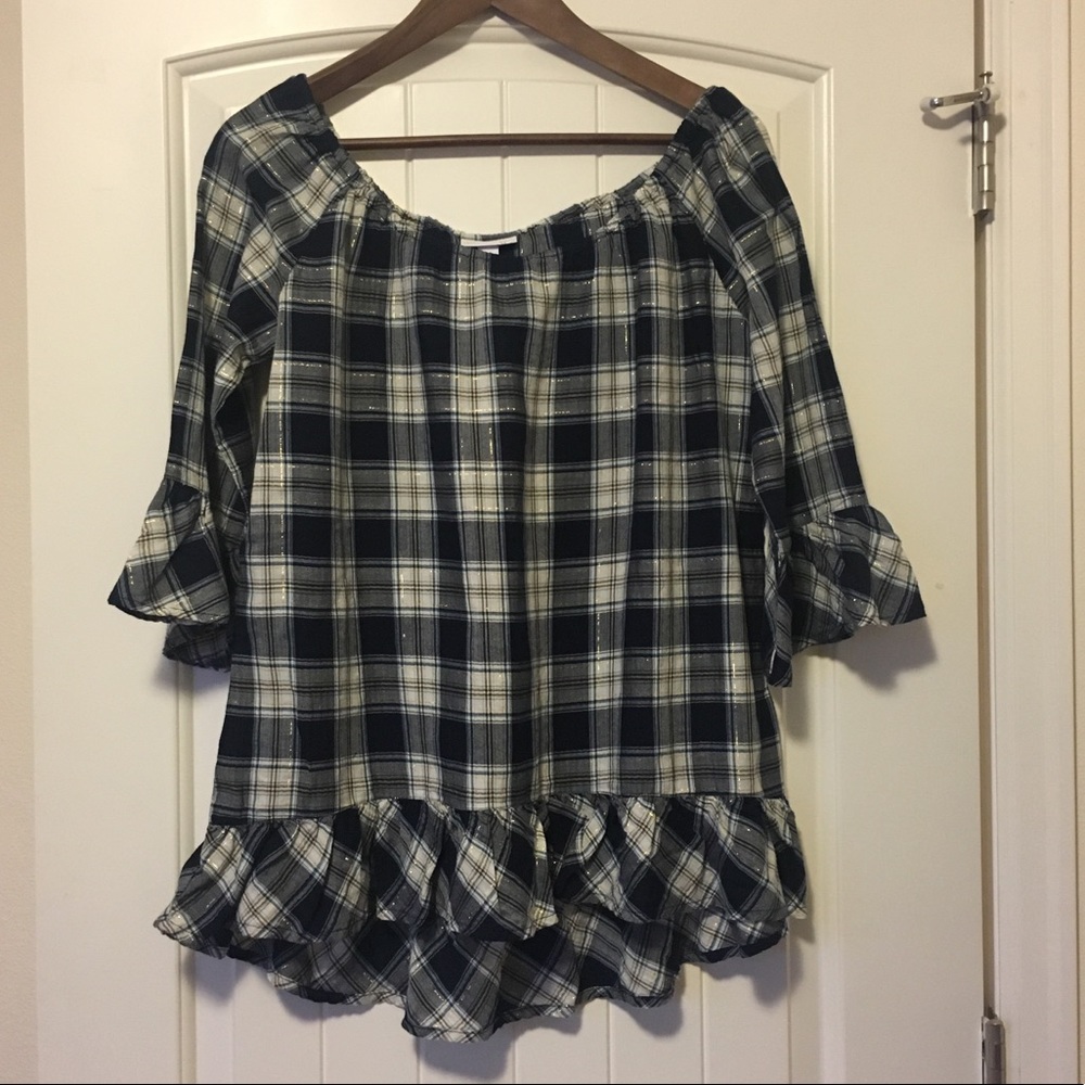 NWT from dress barn size petite L off shoulder top
